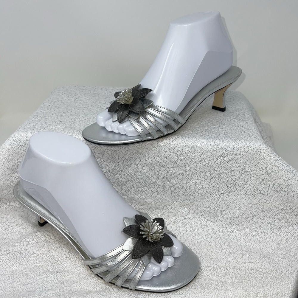 Michelle D sandals/ kitten heels silver leather with floral detail size 7 - Picture 12 of 15